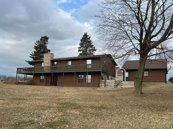 1-80 Farragut Ln, Lanark, IL 61046