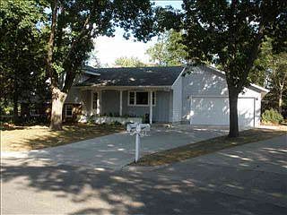 5th image of 605 Jefferson Cir