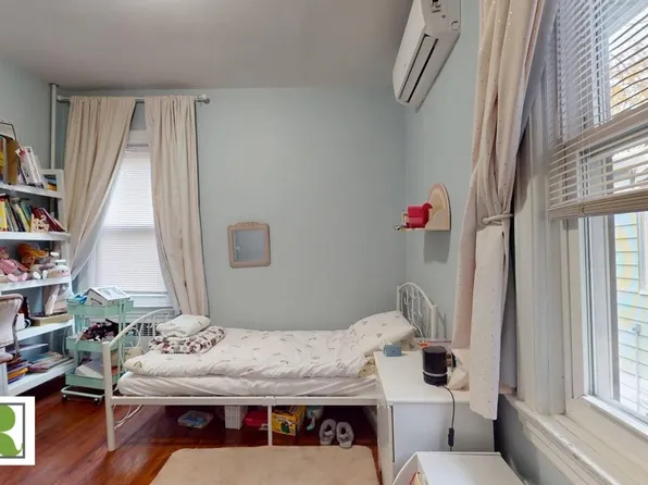 941 East 15th Street image 10 of 15