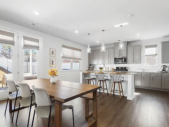 4th image of 5108 Kinsbridge Dr