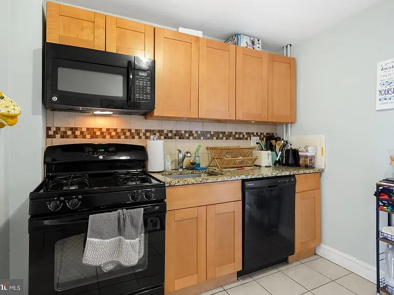 105 W Salaignac St — Photo 9