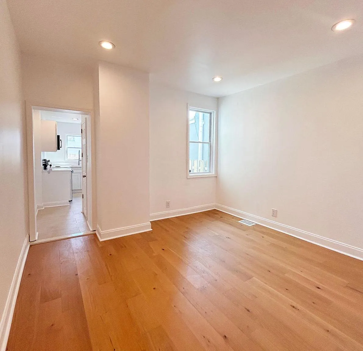 2 bed, 1.5 bath, 780 sqft, $1,275 — Photo 3