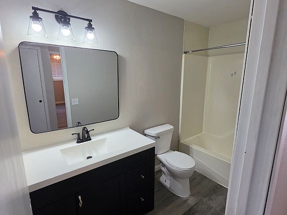 4th image of 3306 Saratoga Dr