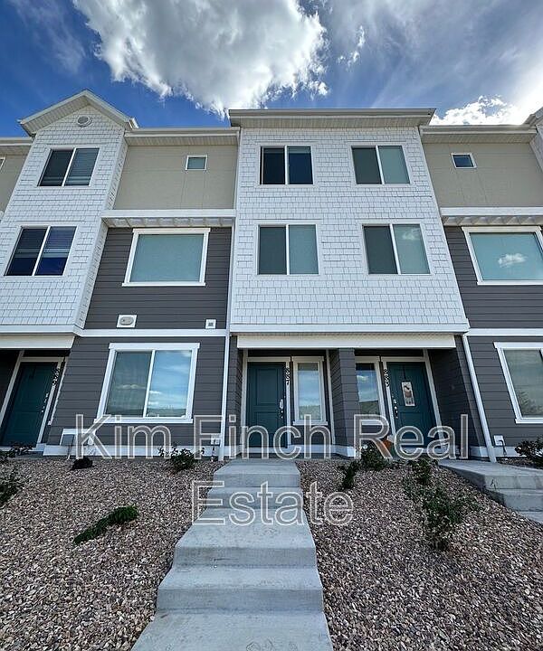 1st image of 887 E Seaside St