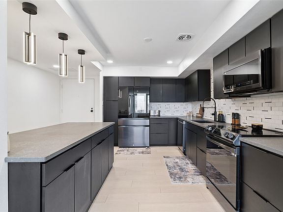4th image of 2222 1st Ave NE APT 305