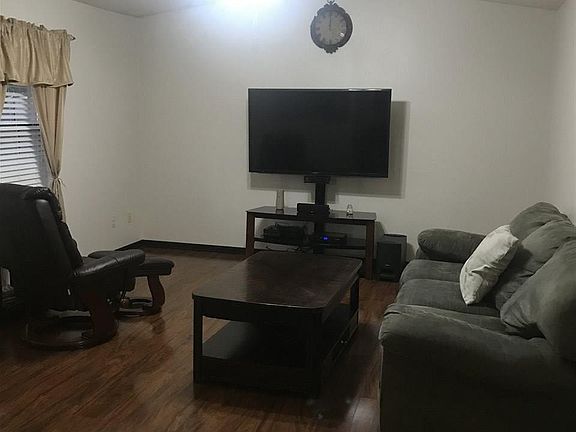 3rd image of 10691 Silver Creek Dr