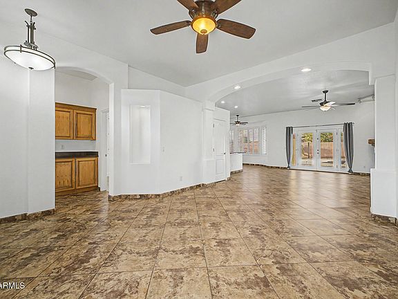 5th image of 338 W ANGELA Drive