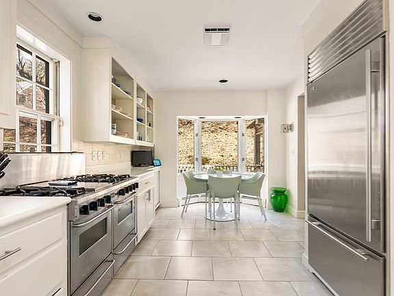 5th image of 140 Dudley St