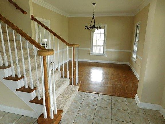 3rd image of 111 Leatherwood Ln