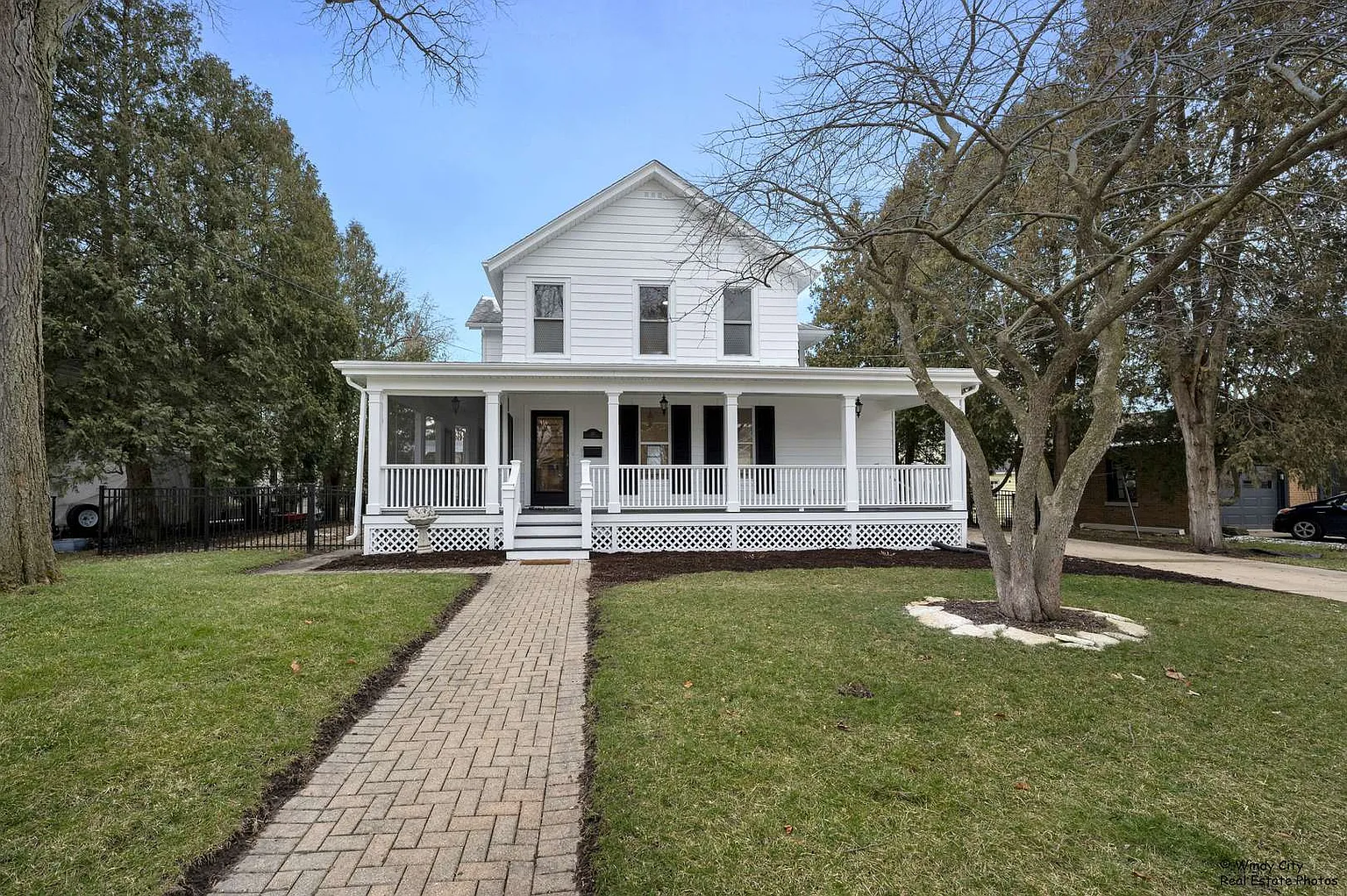 241 N Lincoln St photo 1