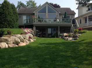 4386 Island Park Dr, Waterford, MI 48329