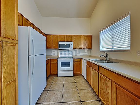 3rd image of 8417 W Hilton Ave