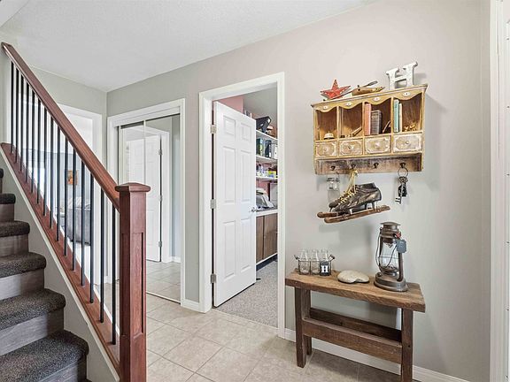 5th image of 20402 Walnut Cres