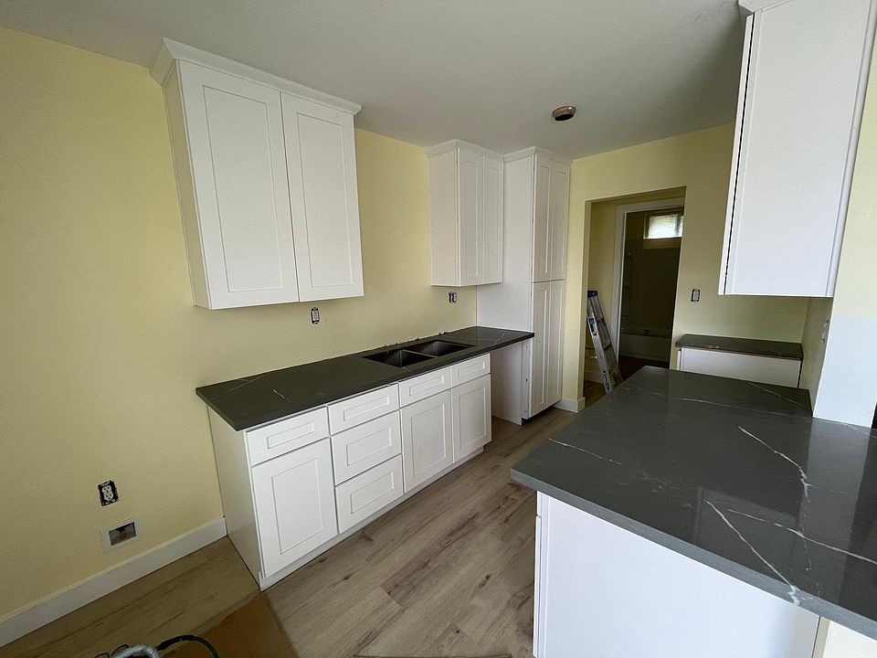 1st image of 998 N Crescent Ave