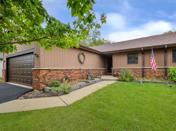 1608 Walsh Dr, Yorkville, IL 60560
