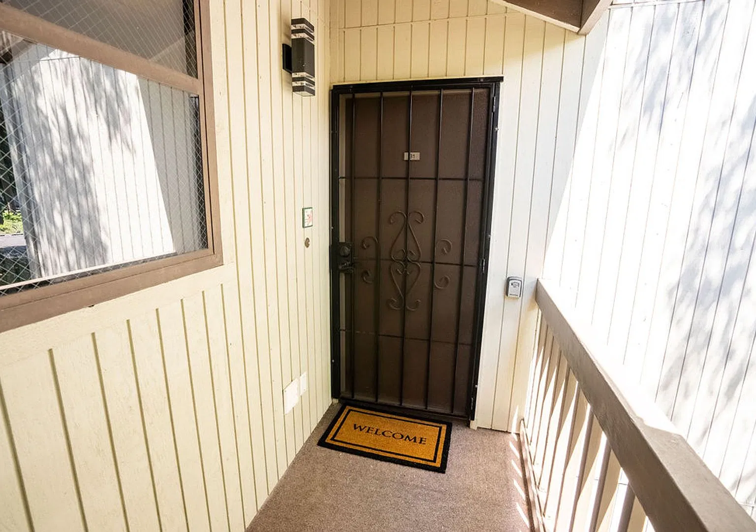 Unfurnished 3 bedroom 3 bath condo with ocean views — Photo 4