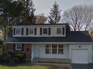 10 Camp Rd, Massapequa, NY 11758