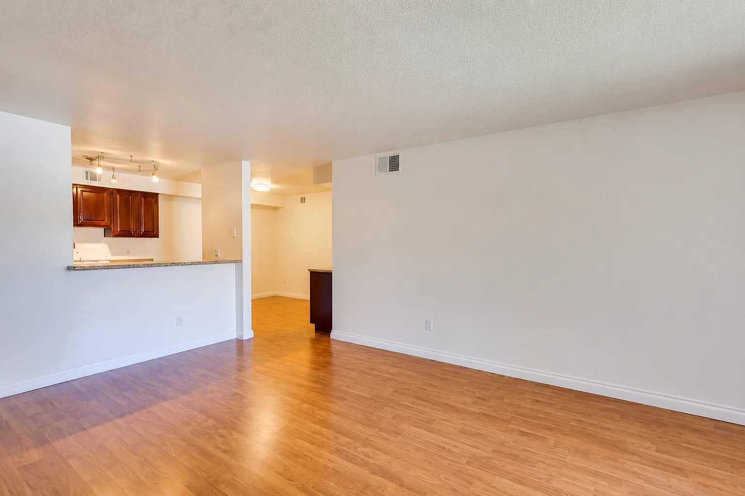 2 bed, 2.0 bath, 1128 sqft, $1,635 — Photo 4