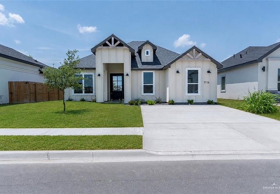 1st image of 1116 E Acacia Dr