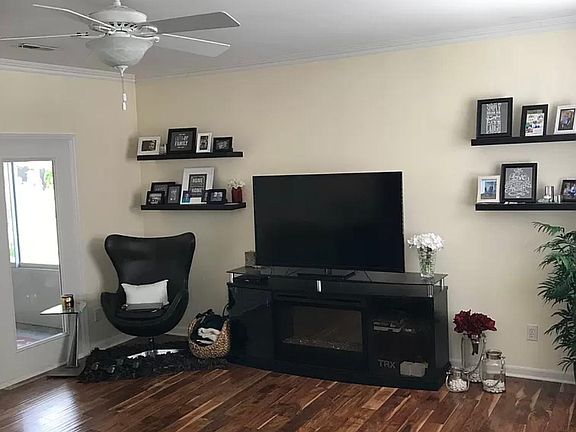 2nd image of 6859 Gentry Ln