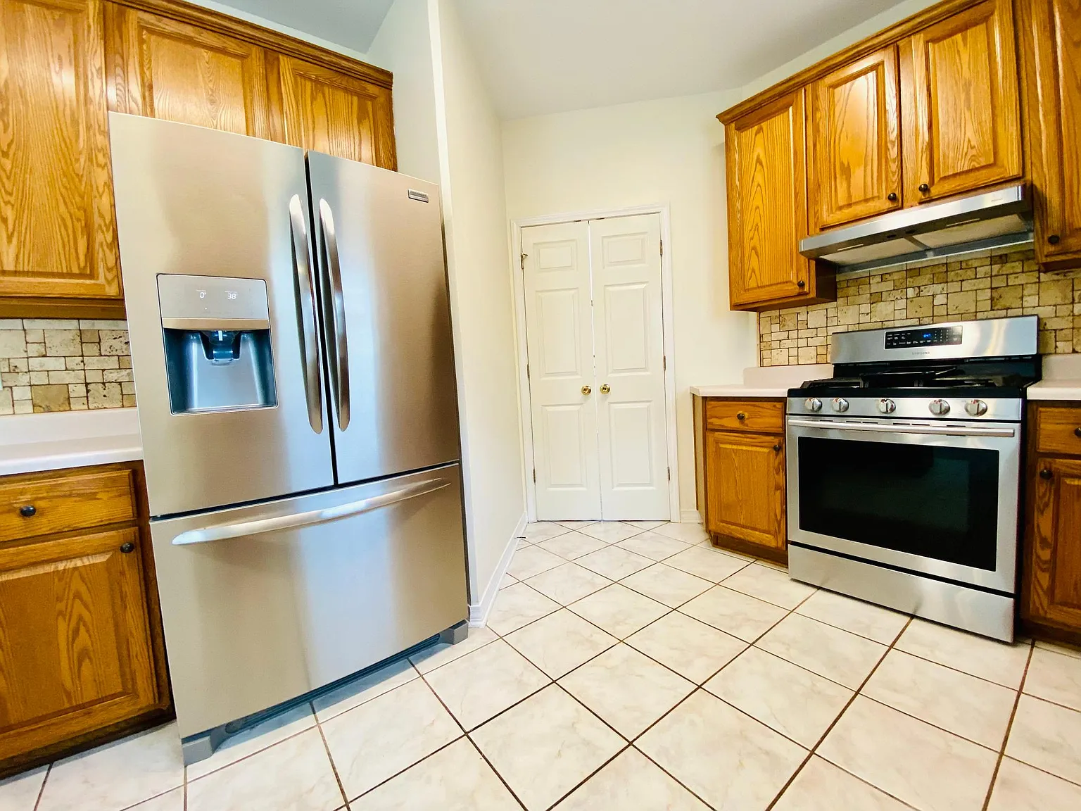 4 bed, 2439 sqft, $2,150 — Photo 3
