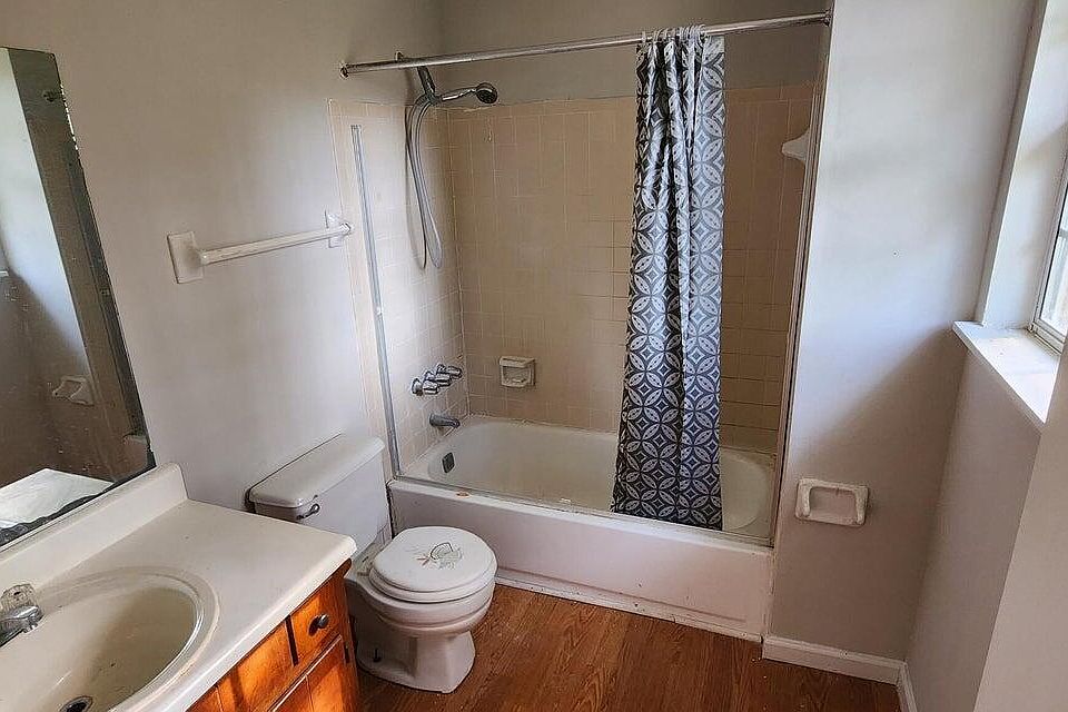 1st image of 2615 Claymont Road