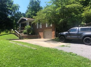 105 Country Meadow Ln, Bridgeport, WV 26330