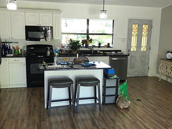 5th image of 4989 Venetian Blvd NE