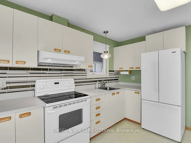 837 Eastvale Dr #110 — Photo 19