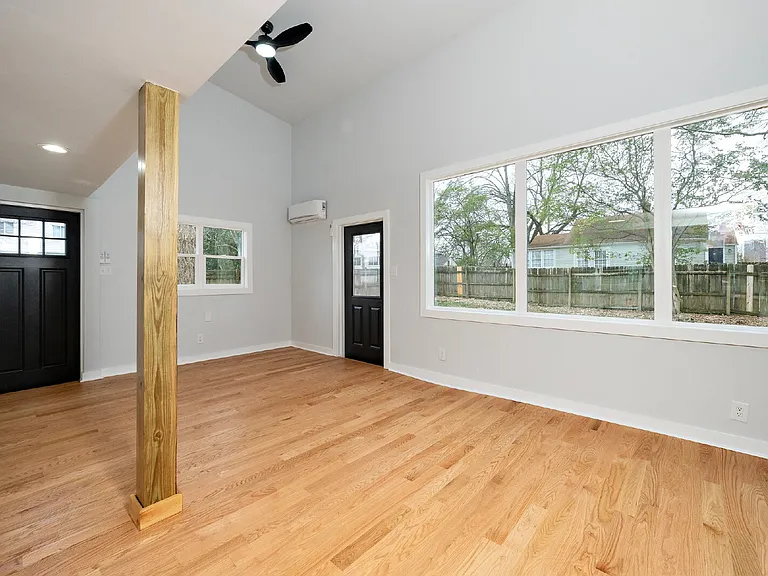 210 Lincoln Ct — Photo 9