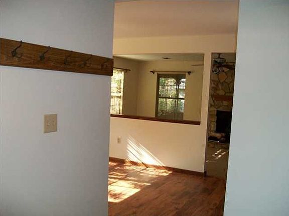 3rd image of 212 Cloverdale Blvd Unit A