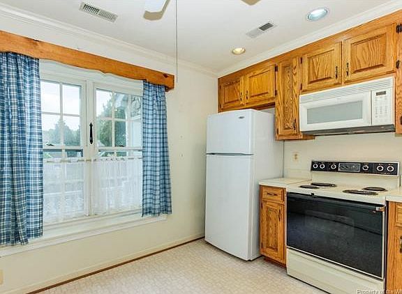 5th image of 5106 Scarborough Mews