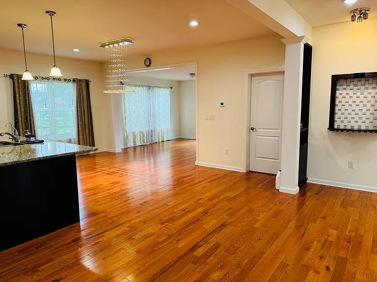 557 W Birdie Ln — Photo 3