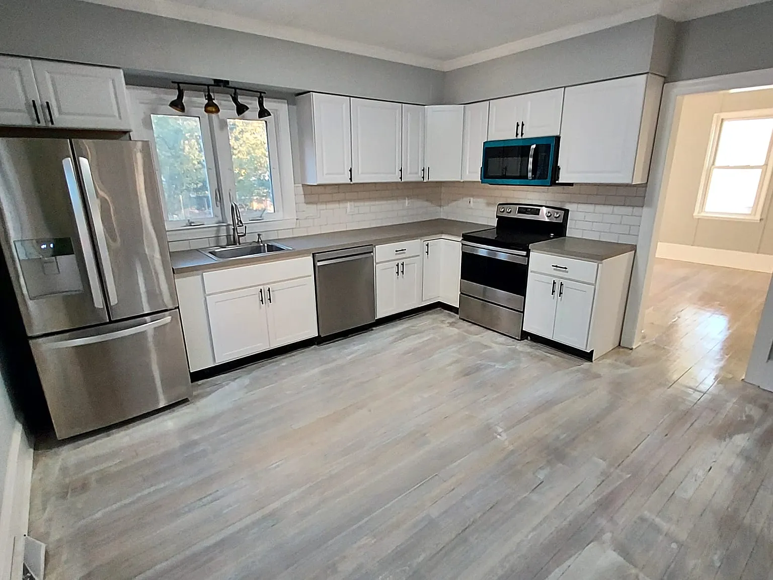 4 bed, 1672 sqft, $3,150 — Photo 2