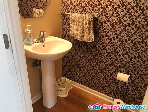 5th image of 660 Grosvenor Ln
