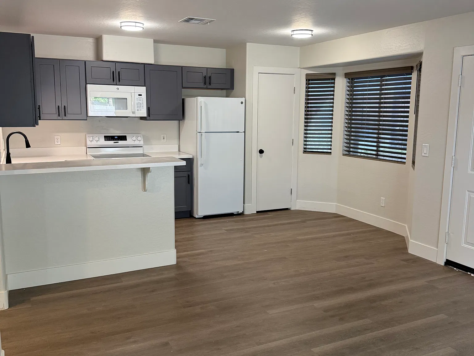 2 bed, 800 sqft, $1,400 — Photo 4