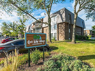 1st image of 924 S Lake Ct APT 204
