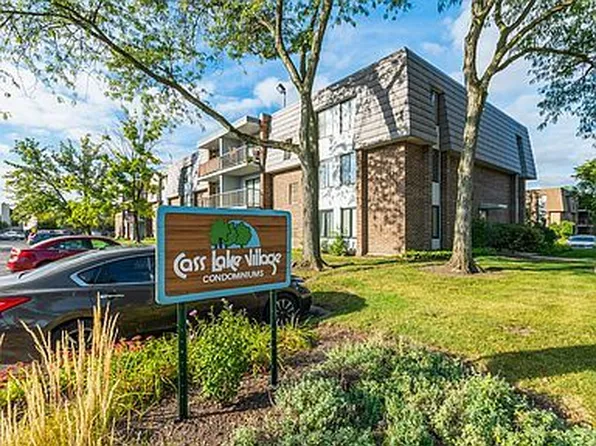 924 S Lake Ct APT 204, Westmont, IL 60559