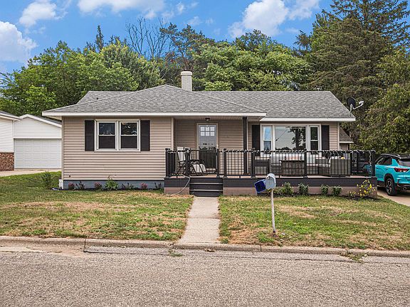 2nd image of 806 Lakeview St