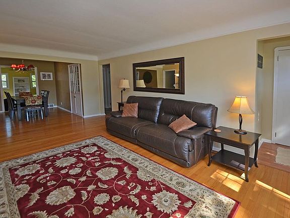 4th image of 23442 Belmont Dr