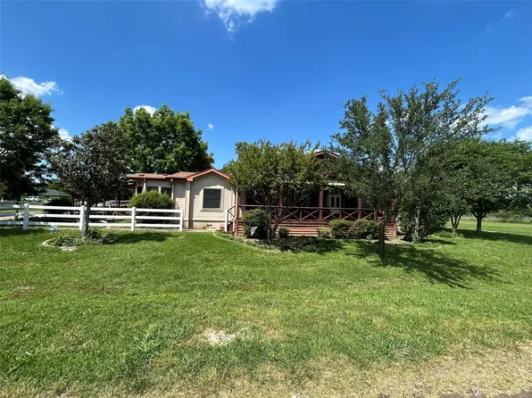 129 Saint Michaels Dr, Trinidad, TX 75163