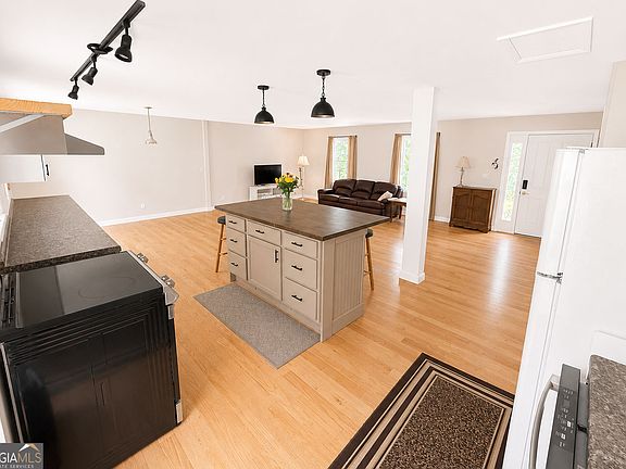 5th image of 792 Mountainbrooke Cir