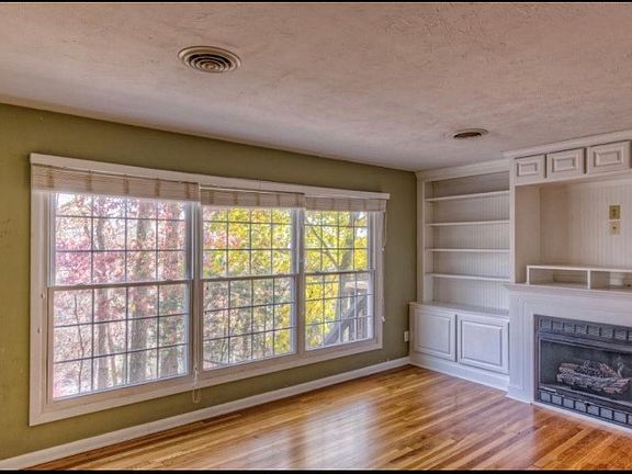 4th image of 10 Woodland Dr