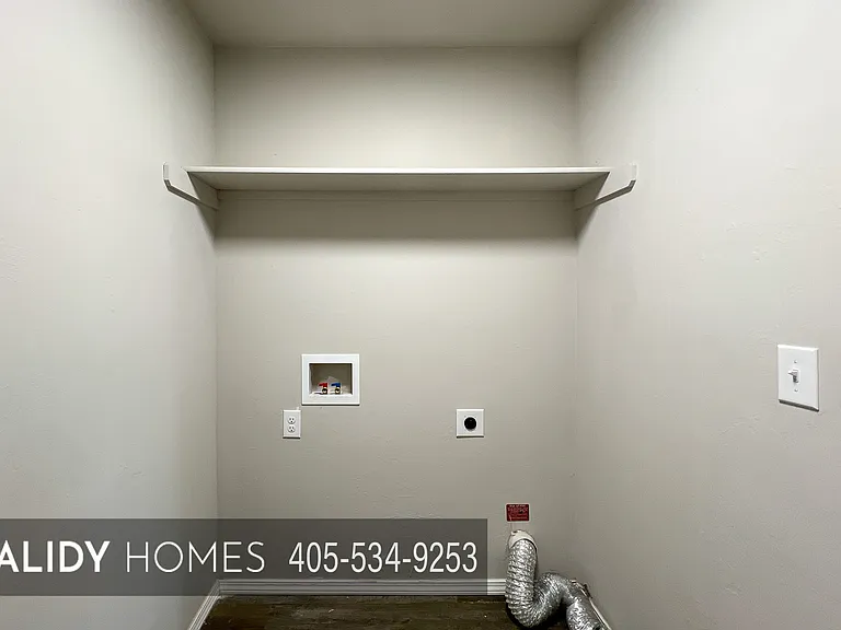 4301 Driftwood Dr — Photo 21