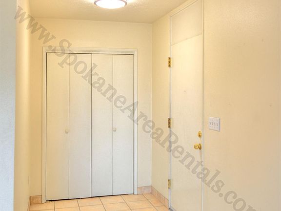3rd image of 24 E Rockwood Blvd APT 2