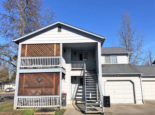 518 Village Dr, Central Pt, OR 97502