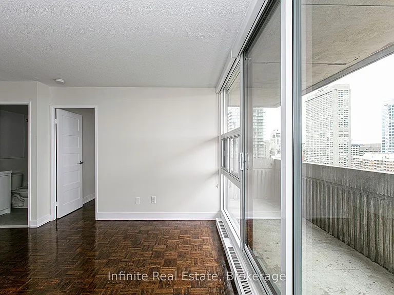 33 Isabella St #814 — Photo 5