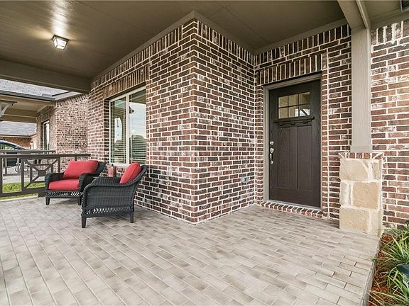 3rd image of 2315 Rosemary Ln