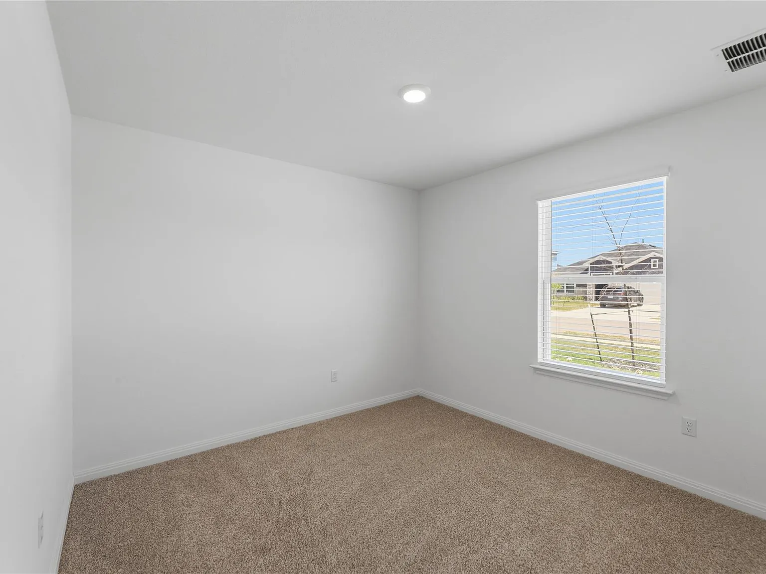 4 bed, 3.0 bath, 2042 sqft, $2,500 — Photo 3