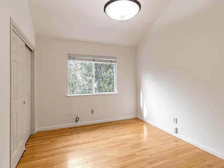 302 Tadley Ct — Photo 23